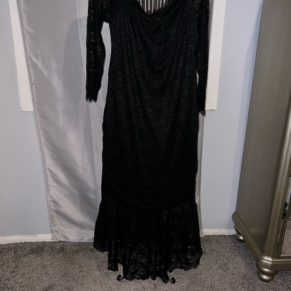 Elegant Black Lace Evening Dress